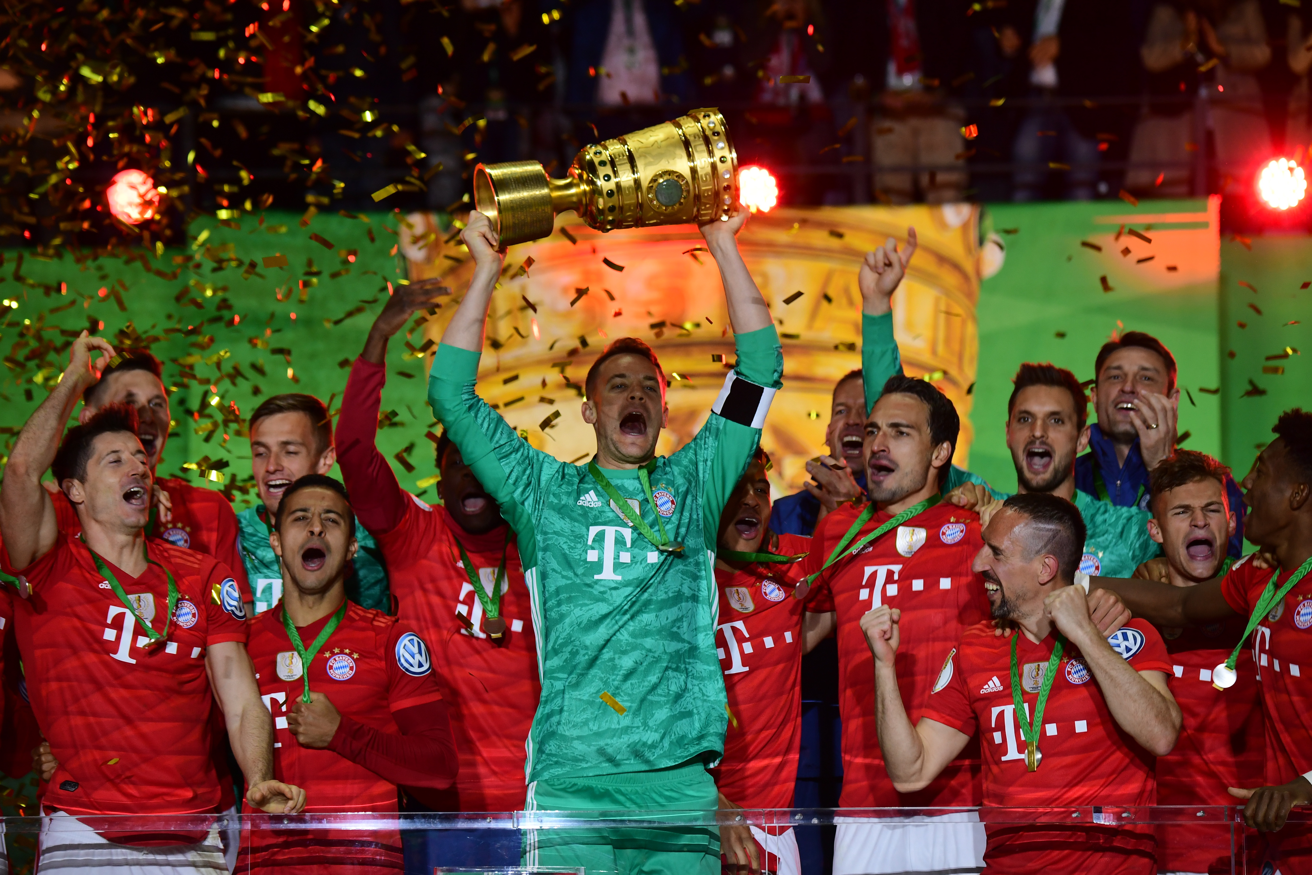 电竞与城市文化双向赋能，弈士齐聚成都掀打卡热潮