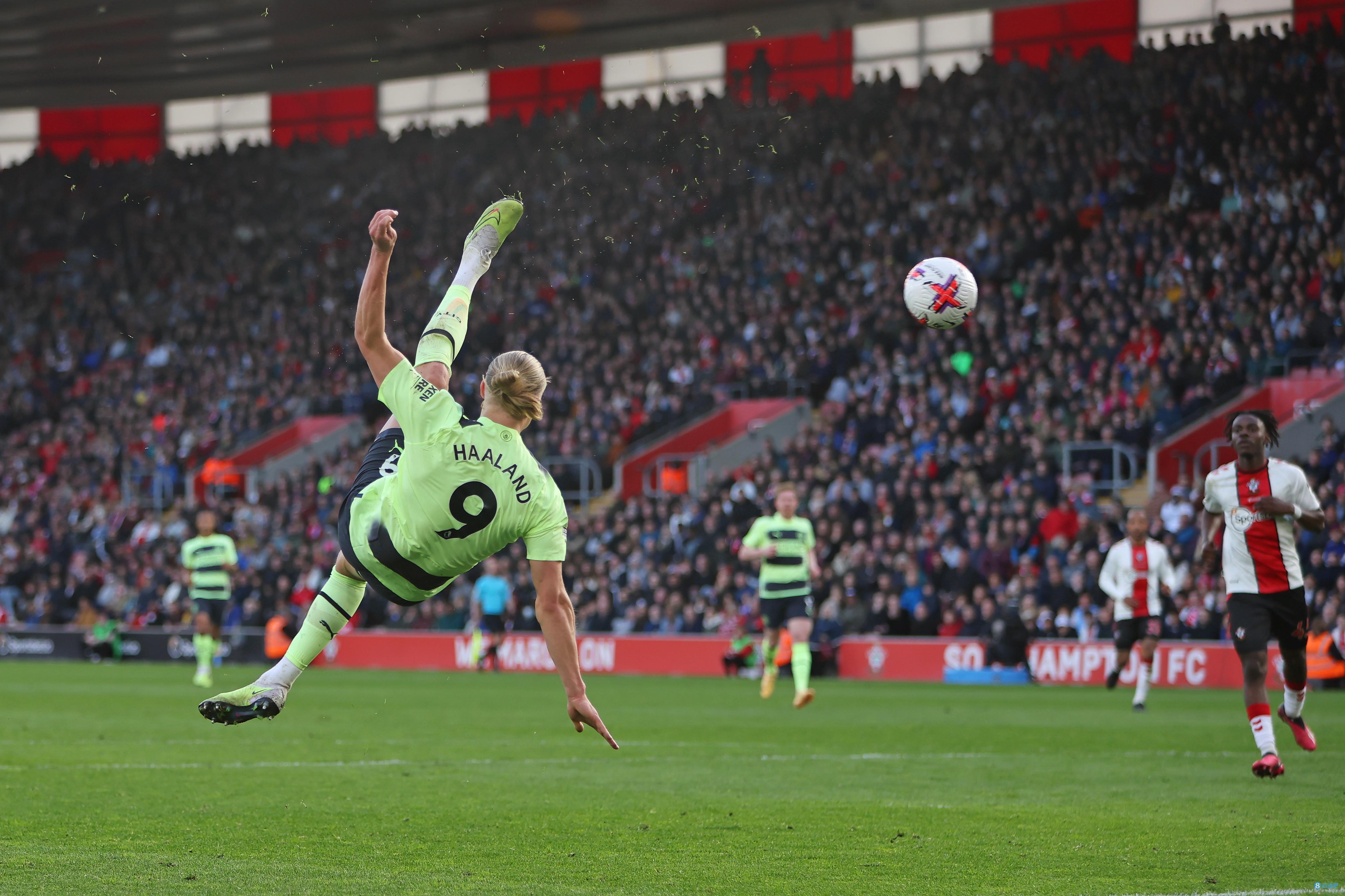 突发！惨遭右膝韧带二级扭伤，一个月2次啊，大合同彻底没了