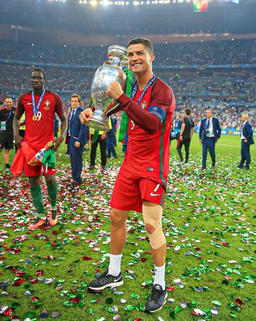 英超一夜5场冷门！曼城3连平，曼联+切尔西换帅白搭，积分榜大乱