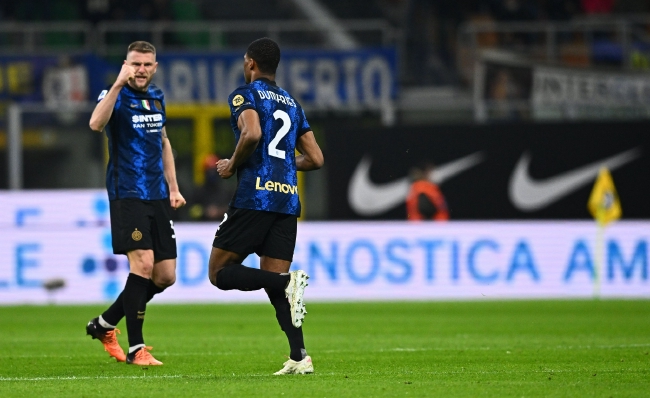 [图]中超-周定洋99分钟绝平 蓉城1-1申花重夺榜首