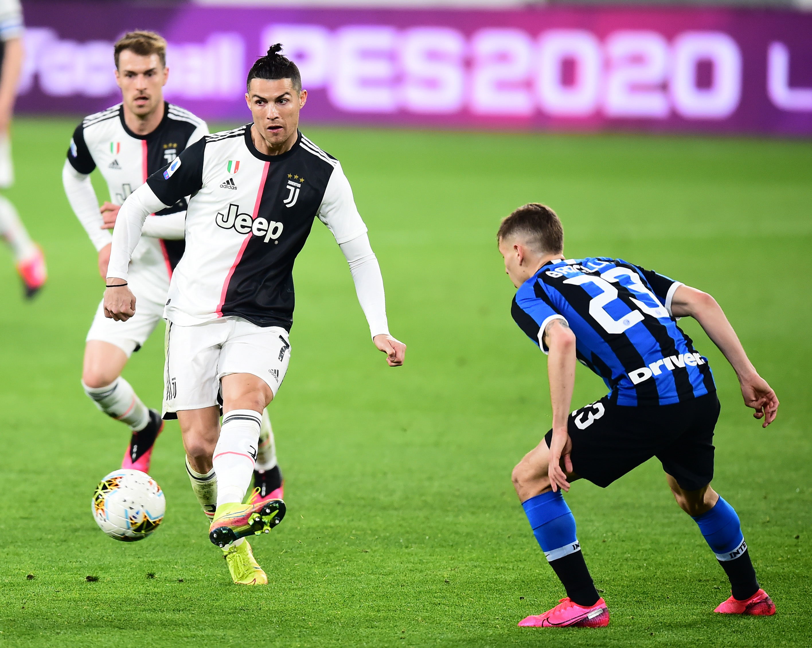 高天意头球破门 上海申花1-0小胜山东泰山